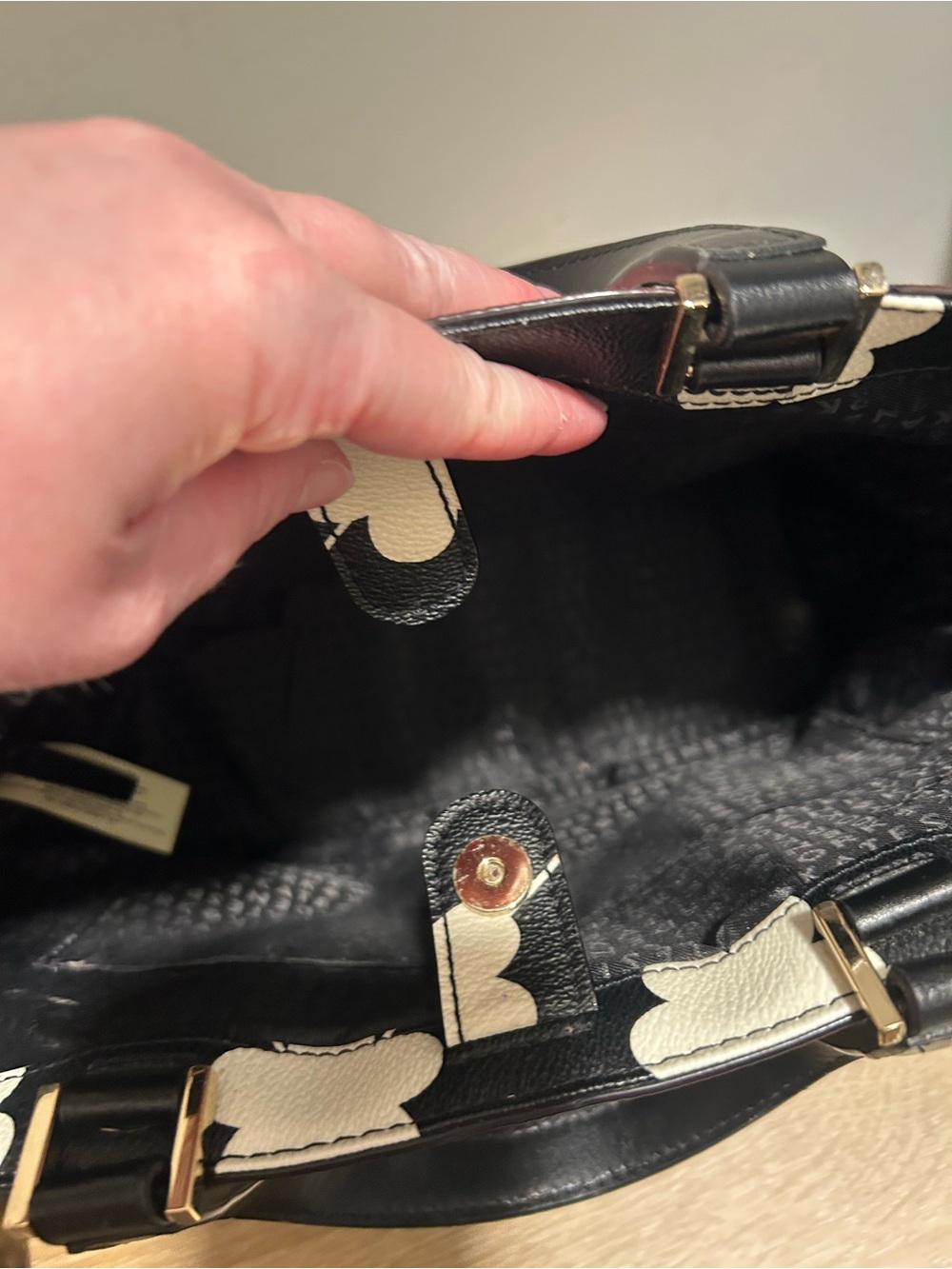 kate spade Black & White Floral Chain-Link Tote Grant Street Juno Vinyl - Picture 8 of 11